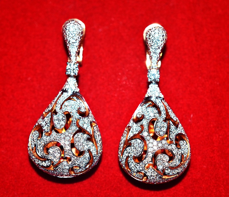 Серьги 2.6 кар. опсыпка + 2 раза по 0.12 кар. (Италия)<br />Цена: 3400$