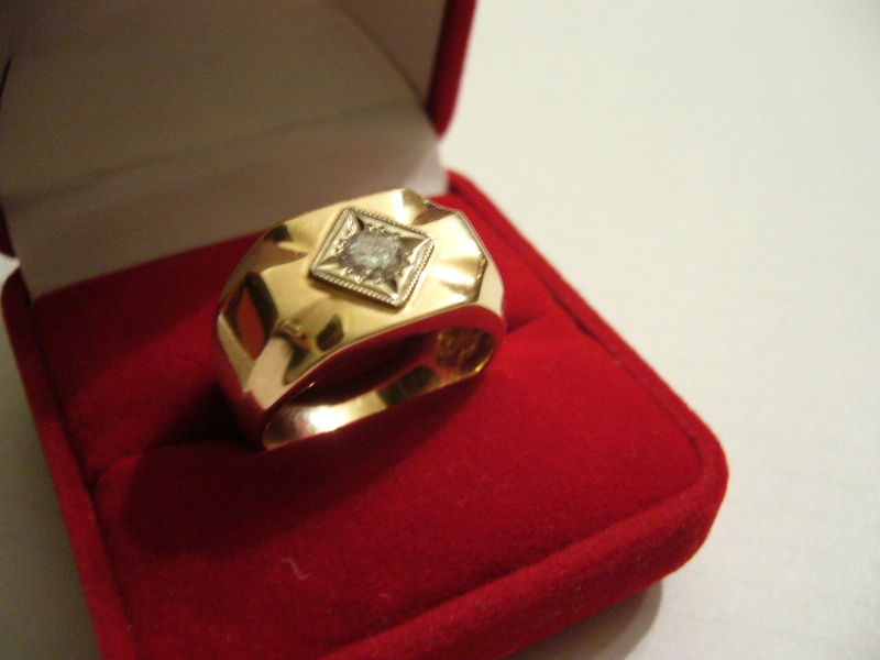 Кольцо с бриллиантом 0.33 ct 2450$