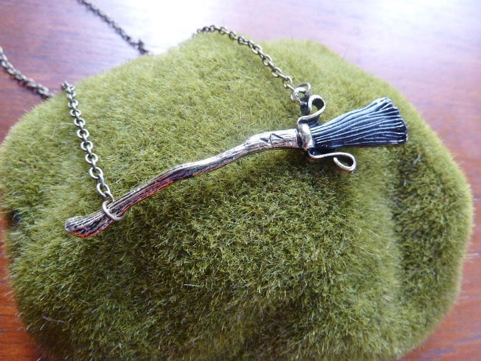 Harry-Potters-Broom-Necklace